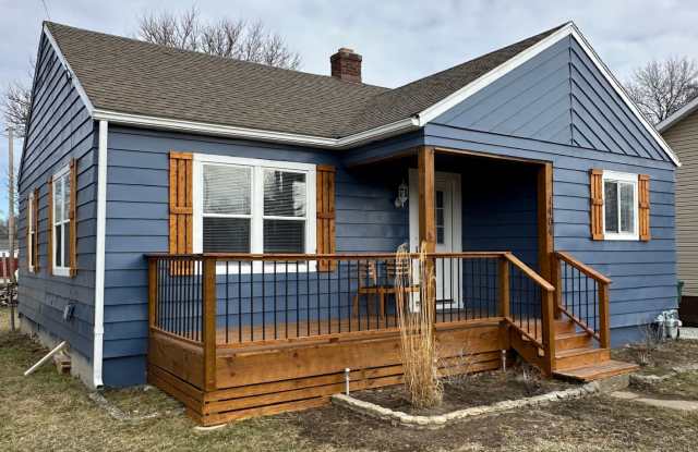 Immediate Move-In! Renovated 2BR House Near Ball State w/ Fireplace  Outdoor Space photos photos