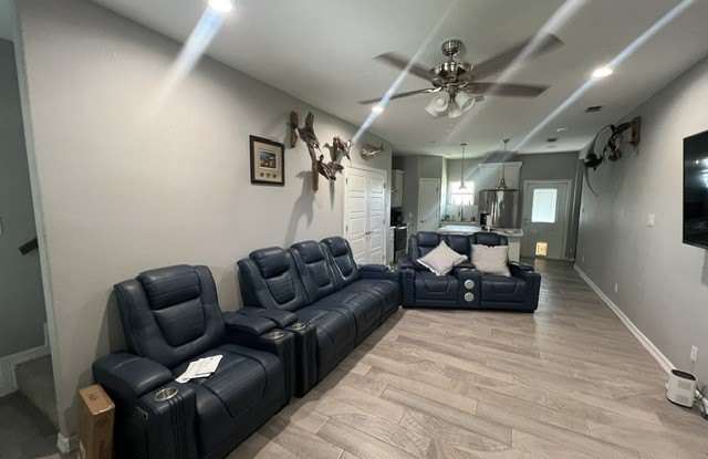 1107 E Kenedy Avenue Gallery 4