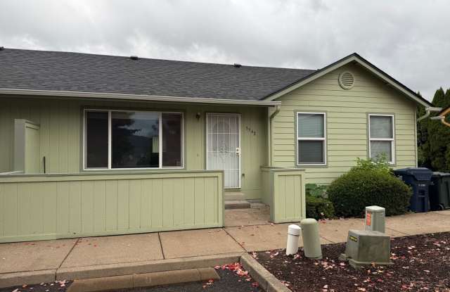Updated 2-bedroom duplex in Thurston! Gallery 1