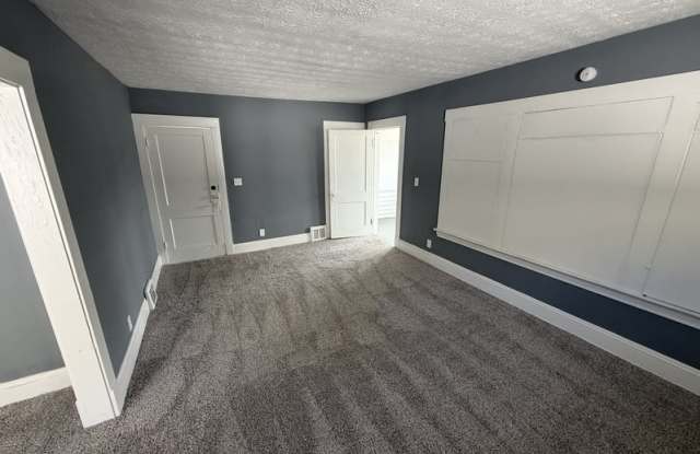 15005 Lucknow Avenue - Upstairs photos photos