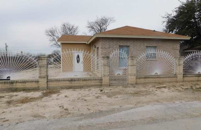 144 Cerezo - 144 Cerezo Avenue, Cienegas Terrace, TX 78840