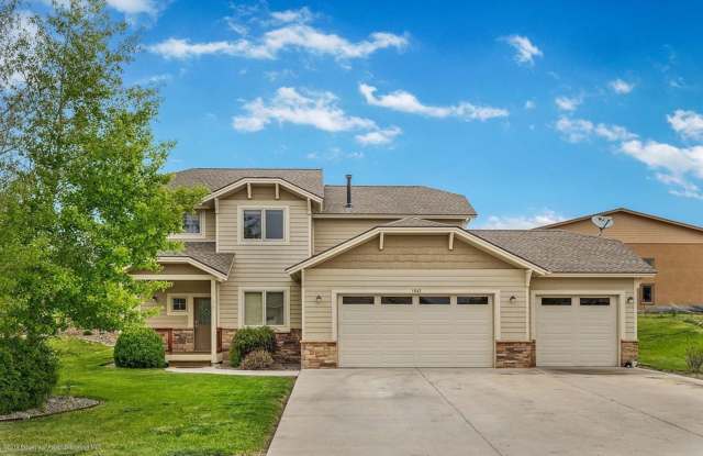 Single Family Home in Rifle For Rent Gallery 3