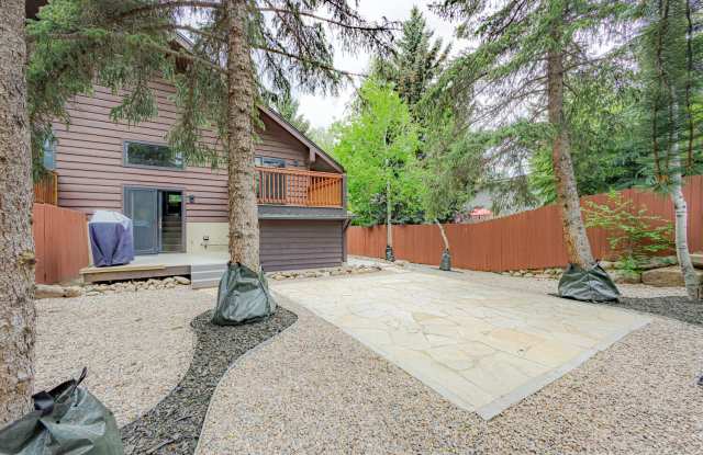 299 Deer Boulevard Gallery 2