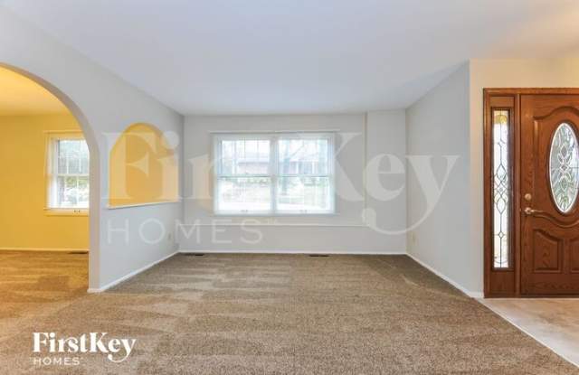 836 Hollyridge Drive Gallery 3