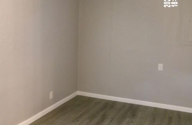Charming & Cozy 2-Bedroom Cottage Available Now! Gallery 4