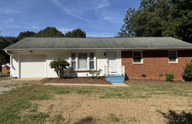 Three bedroom, 1.5 bath house in Mebane Gallery 1