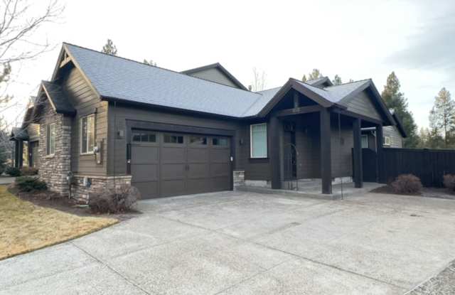 3 Bedroom, 2 Bathroom Single-Level Duplex in The Stonegate Community - PENDING APPLICATION - 60311 Addie Triplett Loop, Bend, OR 97702