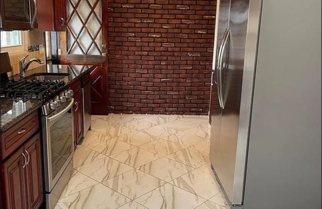15 6th Avenue - 15 6th Avenue, Garden City Park, NY 11040