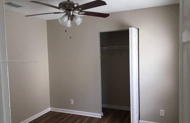 5911 Deerfield Pl Gallery 4