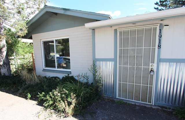 1918 N San Francisco | 2 Bed | Washer/Dryer | Fenced Yard photos photos