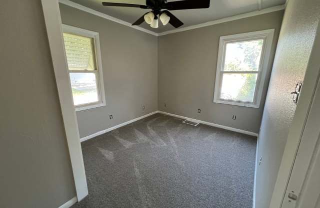 3205 W Kenwood Ave - 3205 West Kenwood Avenue, West Peoria, IL 61604