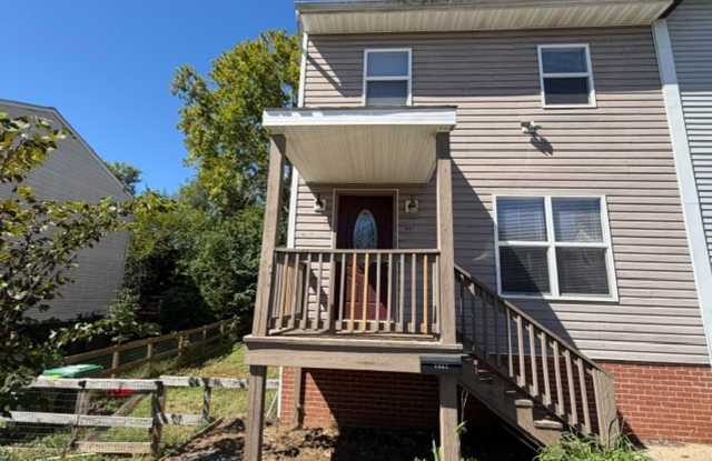1457 Avon Street - Charming 3 Bedroom Duplex with Fenced Yard! Gallery 1