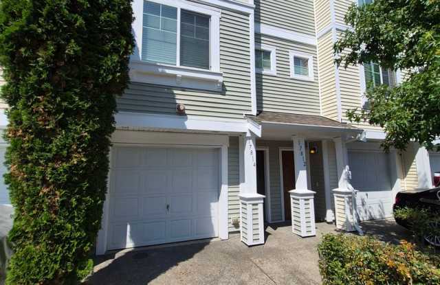 Beautiful 2BD/1.5BA Condo located in the Edgewater at South Hill **MOVE-IN SPECIAL** photos photos