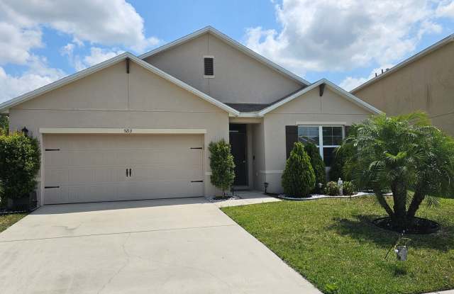 Beautiful 4 bedroom, 2 bathroom home - 5213 Bear Corn Run, Port Orange, FL 32128