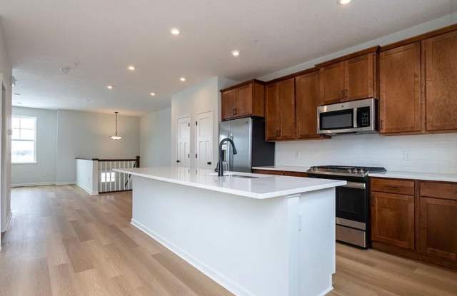 Fabulous 3BR/3BA Minnetrista Townhome Available 10/1! Some utilities included photos photos