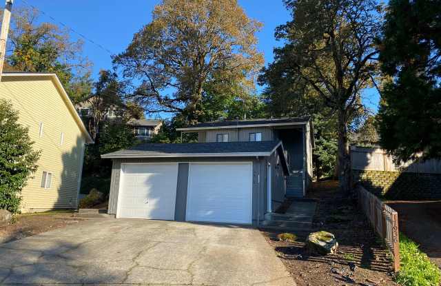 Large 2 bedroom, 1.5 bathroom Townhouse style Duplex! photos photos