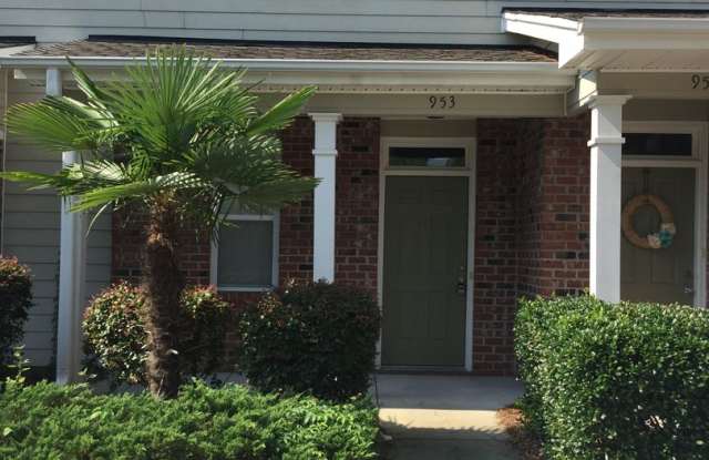 Introducing our charming two-story townhouse located in the heart of Wilmington, NC. Gallery 1