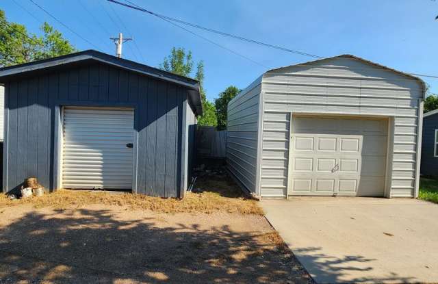 Charming Old-School 4-bedroom Home for Rent! Gallery 3