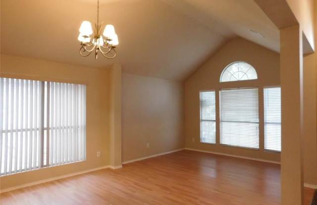 6718 Amberdale Drive Gallery 2