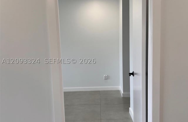 7732 Camino Real Gallery 3