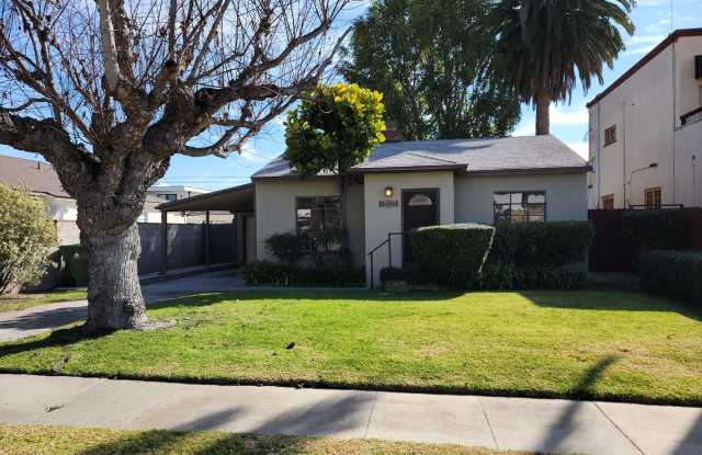 Charming Single Family Home with Spacious Yard in Marina Del Rey photos photos