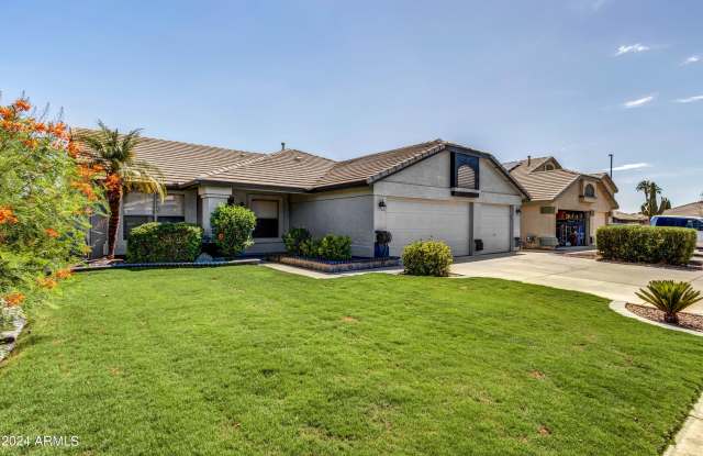 1113 E Betsy Lane photos photos