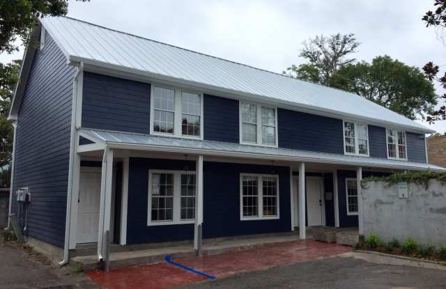 2 Bedroom 1.5 Bath Townhouse Downtown Charleston - 10 Bee Street, Charleston, SC 29403