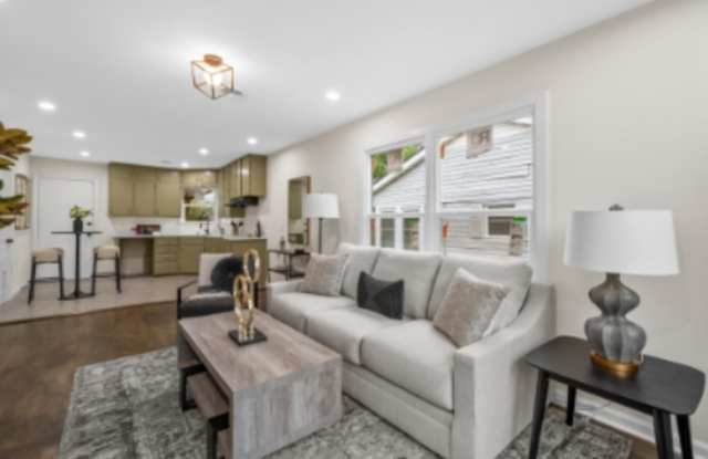 Remodeled 3 Bed 1.5 Bath For Lease! Gallery 4