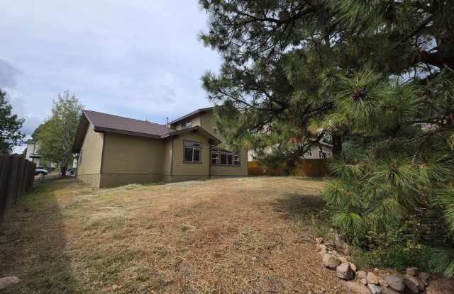 * LEASE PENDING * Coming Mid-October | 4-Bedroom Home in the Mount Elden Foothills | 3-Car Garage Gallery 1