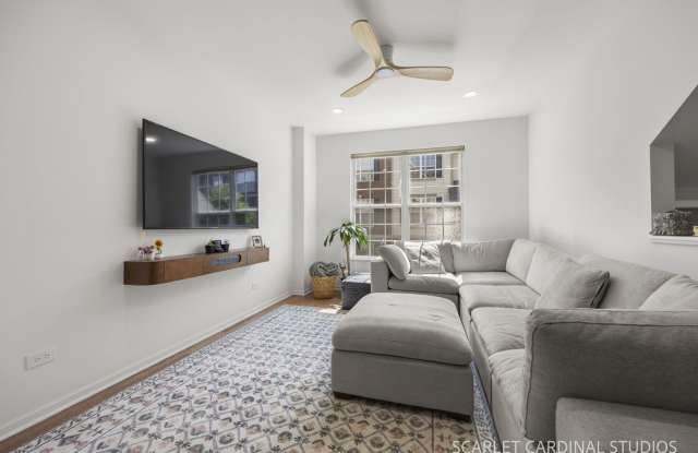 1419 S Fairfield Avenue Gallery 2