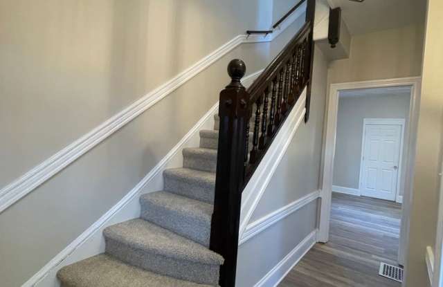 4 Bedroom! Freestanding House, Fully Renovated! Gallery 3