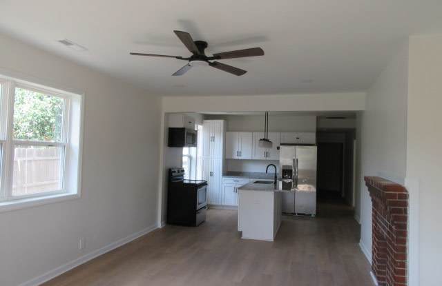 40 Ranlo Ave Gallery 3