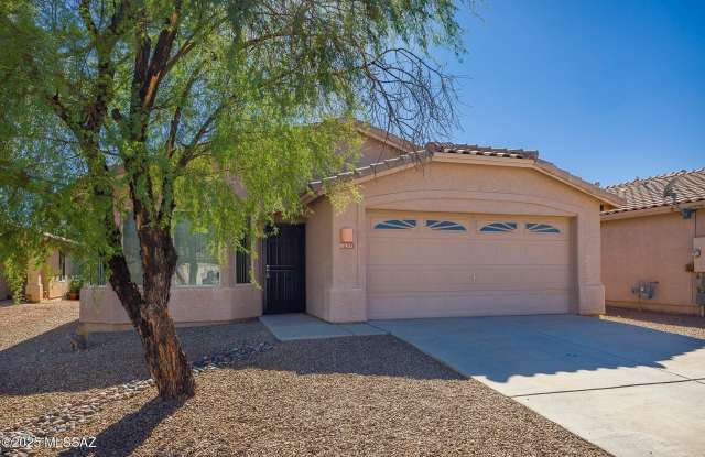 8901 N Tortolita Bluffs Place - 8901 North Tortolita Bluffs Place, Casas Adobes, AZ 85742