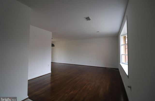 9230 SAINT ANDREWS PLACE Gallery 3