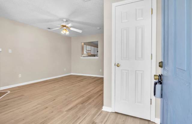 2 Bed 2.5 Bath Townhome Gallery 3