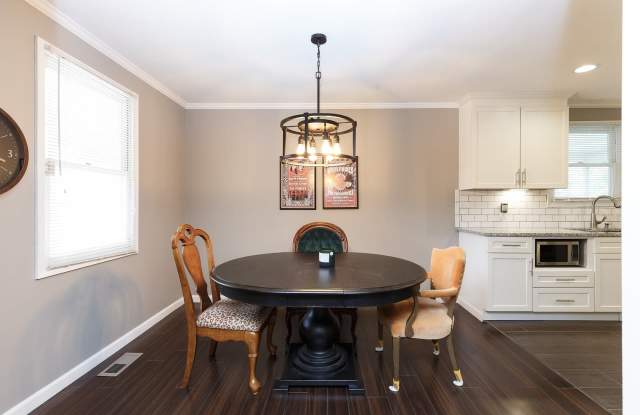 905 Preston Ct photos photos