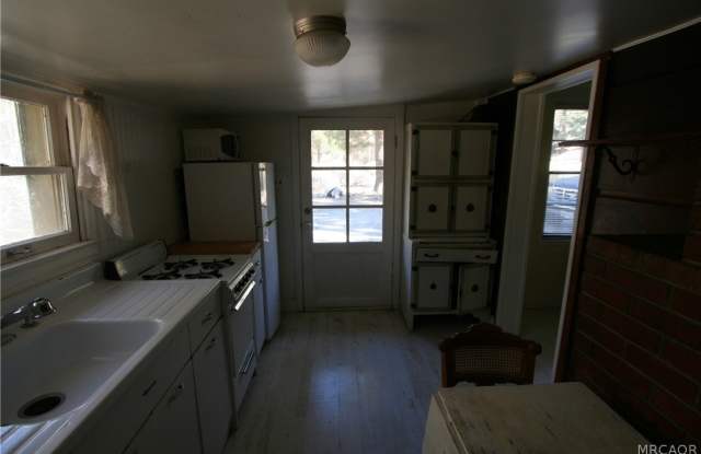 1004 Canyon Road Gallery 4