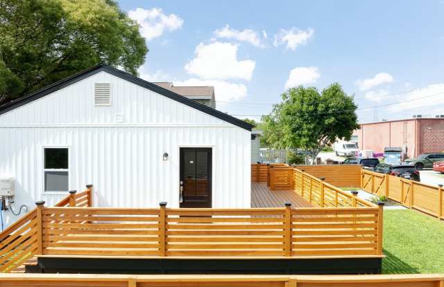 1405 Holt Street Gallery 3