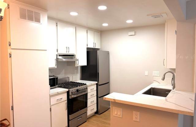7025 Glade Avenue photos photos