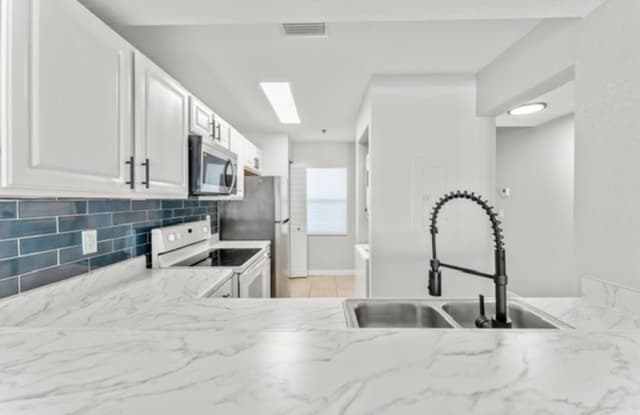 Daytona Ocean Breeze Apartments Gallery 3