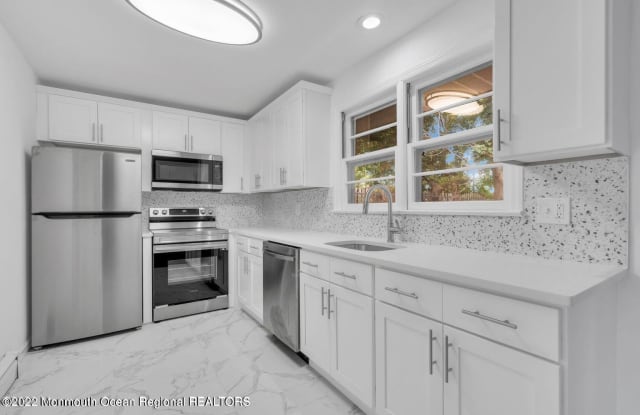 526 E Woodland Avenue - 526 East Woodland Avenue, Toms River, NJ 08753
