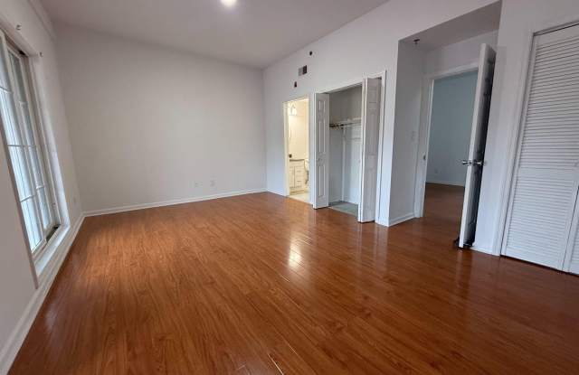 455-00 N 12TH Street Gallery 4