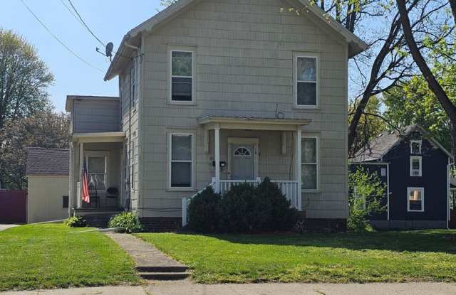 LARGE home perfect for students! - 617 North Main Street, Bowling Green, OH 43402
