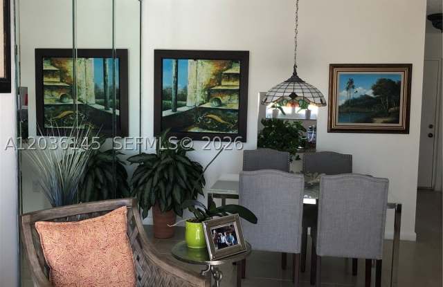 7722 Camino Real Gallery 2