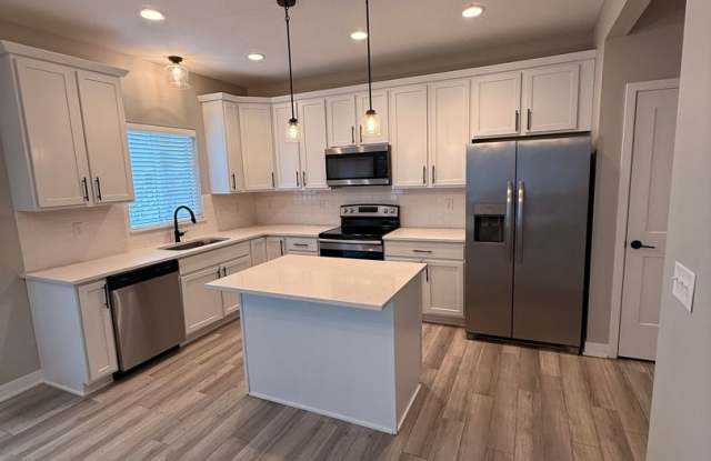 4 Bed / 2.5 Bath Home in Grimes Gallery 3