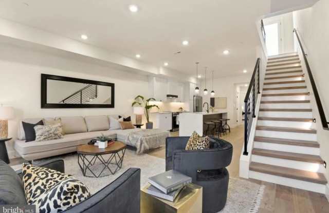 Modern 3BR/3BA Shaw Penthouse with Two Private Decks photos photos