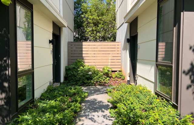 1130 E. High Street, unit #E - Sleek  Stylish Condo with HUGE Rooftop Deck! photos photos