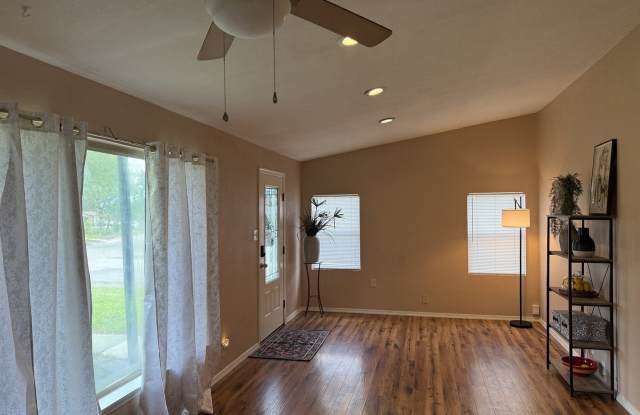 438 Sumner Dr. Gallery 2