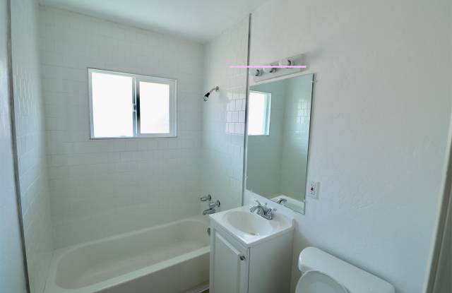 3776 Ocean View Boulevard - D Gallery 3