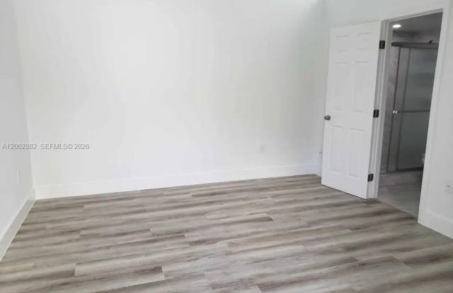 12312 SW 20th Ter photos photos